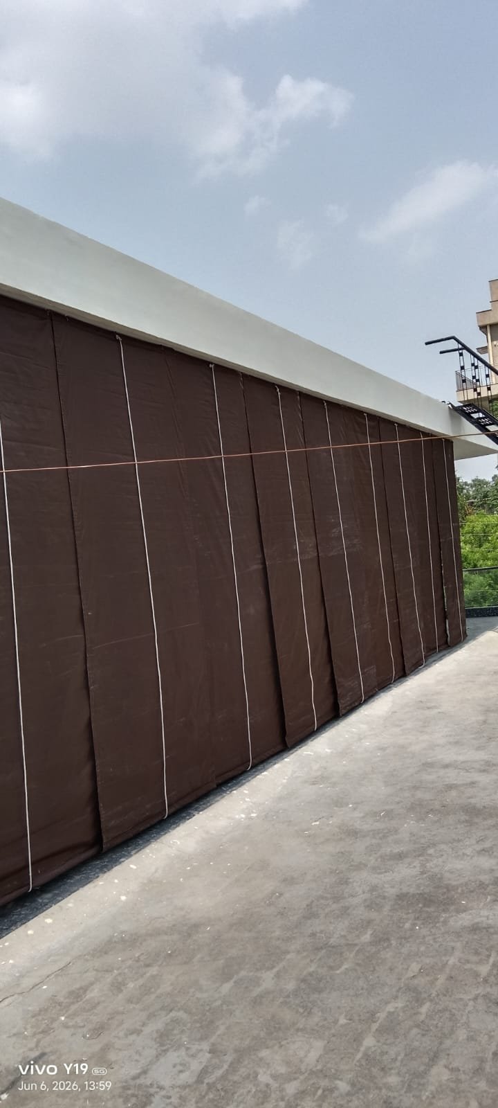 Full-span rooftop outdoor bamboo chick shades for high wind and heavy rain